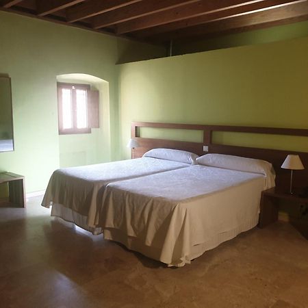 Hotel 4 Estrellas Conventual De Alcantara Eksteriør bilde